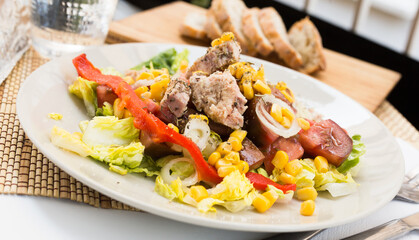 mediterranean vegetable salad with tuna