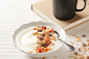muesli with yogurt and berries