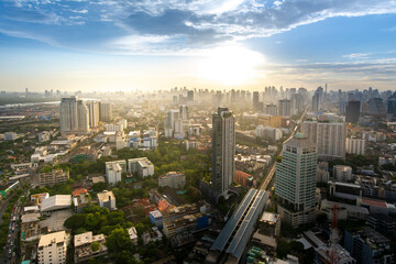Fototapeta premium Bangkok city skyline and BTS Sky Train.