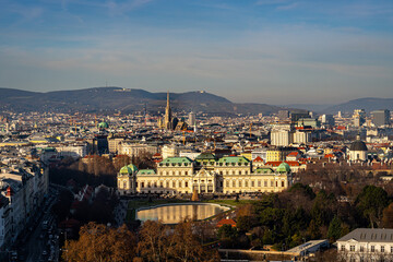 Fototapeta na wymiar Belvedere mit Innenstadt Wien von Oben