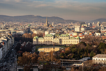 Fototapeta na wymiar Belvedere mit Innenstadt Wien von Oben