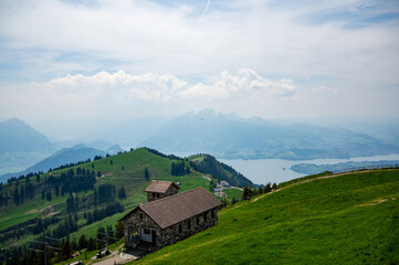 Vistas desde la cima del monte Rigi en los alpes Suizos