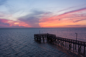 Fototapeta na wymiar Sunset at the pier on Mobile Bay 