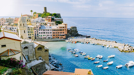 Cinque Terre, Italy, The picturesque coastal village of Vernazza, Cinque Terre, Italy © Fokke Baarssen