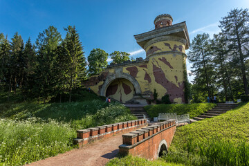 Fototapeta na wymiar the tower-ruin in the Catherine Park in the city of Pushkin in the summer
