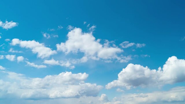Timelapse of a beautiful sky with clouds in the afternoon