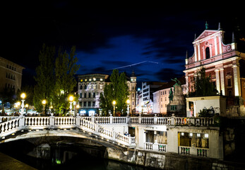 Fototapeta na wymiar Potrójny most w Ljubljanie
