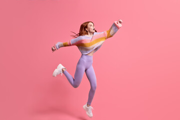 Fototapeta na wymiar Emotional amazed woman jump run after sales discounts scream wow omg expression, caucasian lady hurry, wearing casual outfit isolated over pink studio background