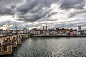 Fototapeta na wymiar Dark clouds gather above, the town of Mâcon, located on the banks of the Saône,
