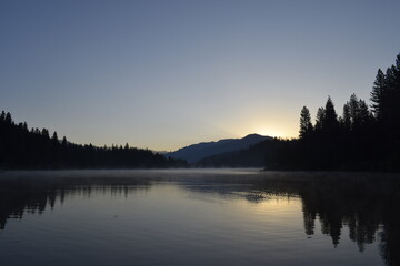 Fototapeta premium sunrise on the lake