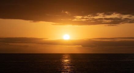 sunset on the Hawaiian sea center sun