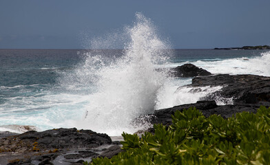 Fototapeta na wymiar waves crashing on rocks 5