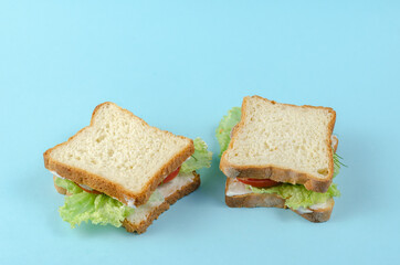 Turkey sandwiches with tomatoes, dill, lettuce and cream sauce.