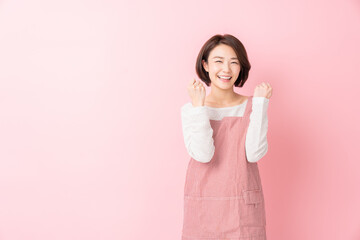 エプロン姿の女性 © miya227