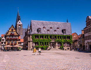  Rathaus und Marktplatz von Quedlinburg im Harz	