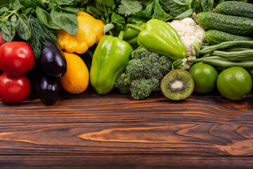 Concept for grocery delivery. Food delivery or market shopping. Health food and vegetable in supermarket grocery shopping concept. Vegetables in a paper bag on a wooden background with space for text.