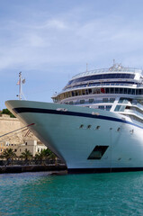 Luxuskreuzfahrtschiff Viking Star vor der Skyline von La Valletta, Malta - Luxury Viking Ocean...