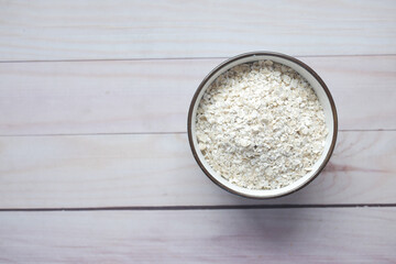 Close up of oats flakes in bowl on table 