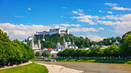Obraz premium Panoramic view of Salzburg skyline with Fortress Hohensalzburg and river Salzach, Salzburger Land, Austria. Salzburg skyline with river Salzach in springtime, Austria.