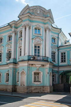 The unique building of the Apraksin-Trubetskoy Palace is a monument to the forever-bygone Baroque era, as well as too many famous figures of Russian culture who visited this palace.       