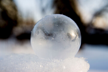 Obraz premium Magische Eisseifenblasen (Magic Frozen Soap Bubbles)