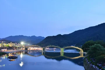 Papier Peint photo autocollant Le pont Kintai 夕暮れの錦帯橋