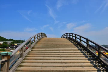 Photo sur Plexiglas Le pont Kintai 錦帯橋と青空