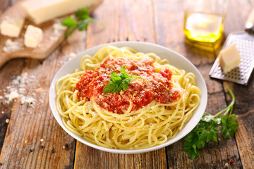 spaghetti with tomato sauce and parmesan