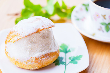 マリトッツォ　スイーツパン　【 流行 の 洋菓子 】