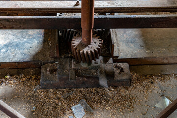 Alte Mühle mit Maschinen und Räumen