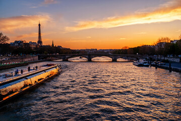Paryż o zachodzie słońca, Francja - obrazy, fototapety, plakaty