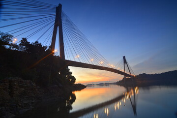 Fototapeta na wymiar Barelang bridge at sunrise 