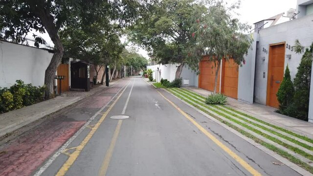 AVENIDA, CALLE, DISTRITO DE SURCO EN EL DEPARTAMENTO DE LIMA - PER&Uacute;