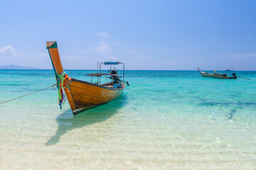 Obraz premium Long tail boats on Bamboo island near Phi-Phi islands, Thailand