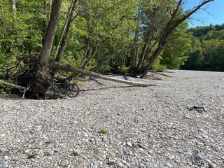Mountainbike am Isarstrand