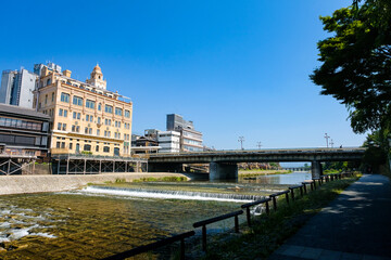 京都市 鴨川と四条大橋