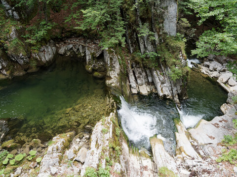 Rottach-Wasserf&auml;lle zwischen Enterrottach und Valepp, Mautstrasse richtung Sutten. Wasserfall mit den Fallstufen und der gro&szlig;en Gumpe