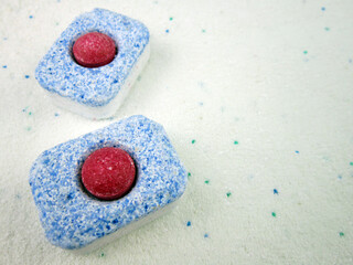 Obraz na płótnie Canvas Dishwasher detergent tablets on white background