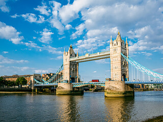 Obraz premium The most Iconic and famous Tower Bridge, illuminated at sunset in London, England - UK