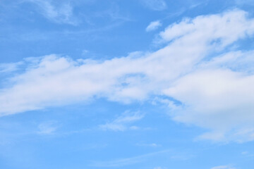 Naklejka premium white clouds on a blue sky background