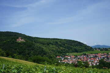 Fototapeta na wymiar village of Klingenmuenster at the foot of a mountain