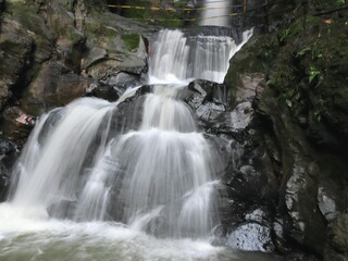 Fototapeta premium La potencia del agua en Colombia