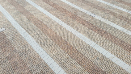 Crowds gather in an empty outdoor plaza © andy