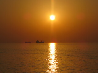 Fototapeta na wymiar sunset and ship