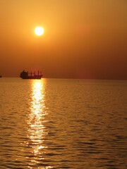 Fototapeta na wymiar sunset and ship