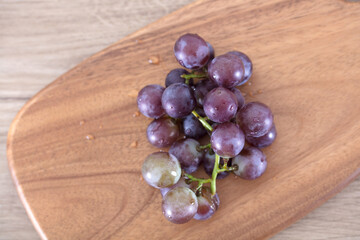 The picked grapes are placed on a cutting board