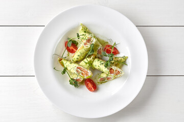 Spinach crepes with salted salmon and cream cheese