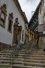 Fototapeta na wymiar Porto, Portugal Altstadt Blick auf die schmale Straße mit bunten traditionellen Häusern