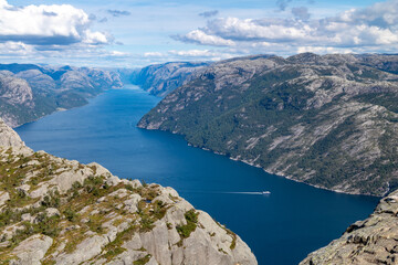 Fototapeta na wymiar Blick über dem Fjord