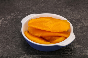 Sweet mango slices in syrop